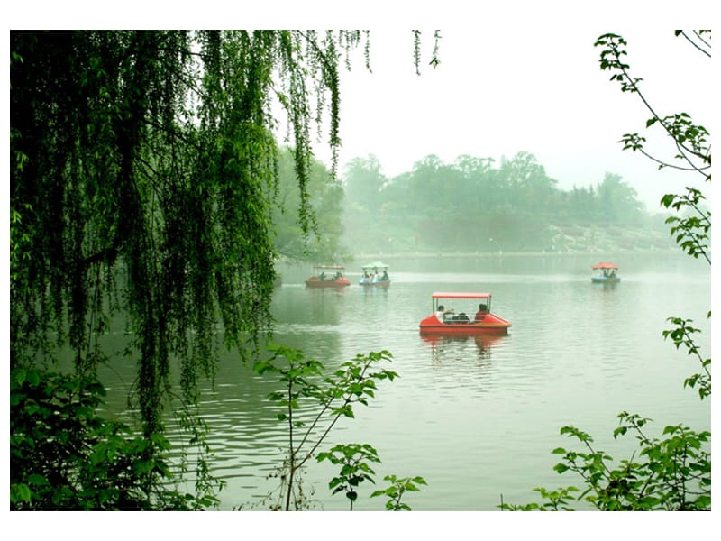 家乡的一角-碧波湖.ppt_第1页